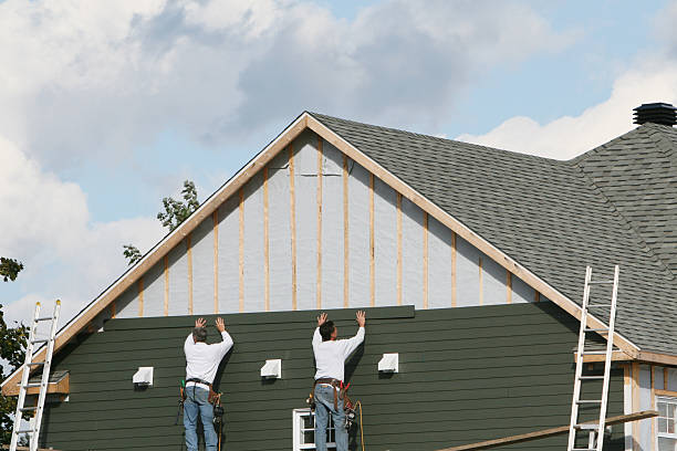 Professional Siding Installation technician working in Nashville, OH